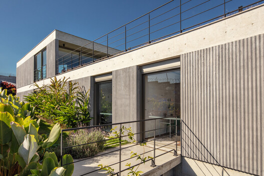 Casa Kûara / Obra Arquitetos + NNArq - Fotografía exterior, Concreto, Balcón