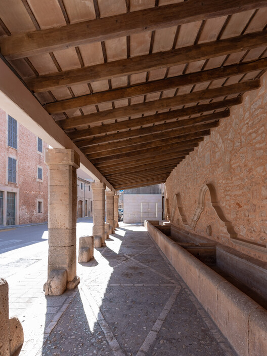 Centro Cultural Abeurador Santanyi / Arquitectura Rambla 9 - Imagen 2 de 22