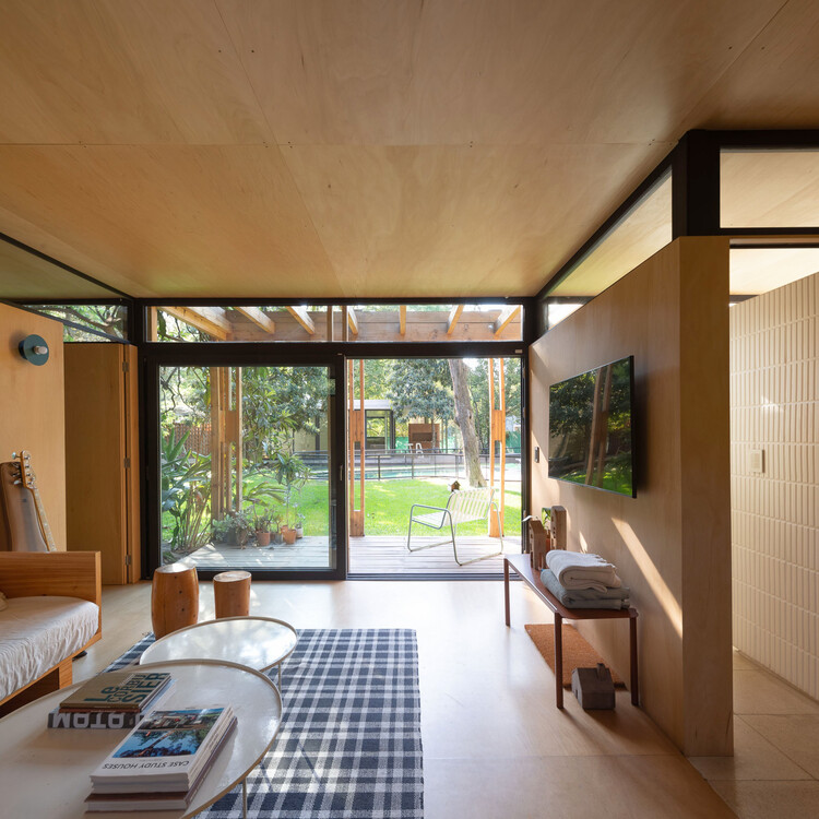 Refugio Bosque / Sol Galliano - Fotografía interior, Sala de estar, Madera, Sillas