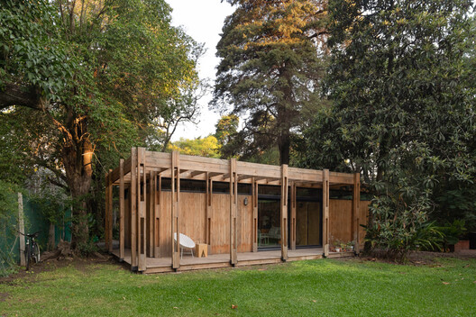 Refugio Bosque / Sol Galliano Refugio Bosque / Sol Galliano - Fotografía exterior, Madera, Jardín