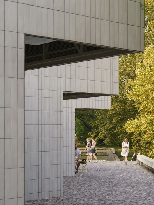 Bistro Ferdinand / Grau Architects + studeny architects + Peter Stec - Exterior Photography, Concrete