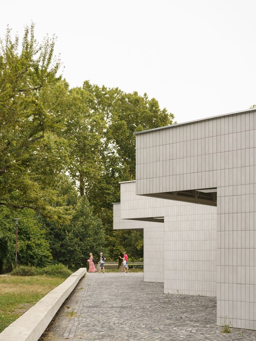 Bistro Ferdinand / Grau Architects + studeny architects + Peter Stec - Image 39 of 42