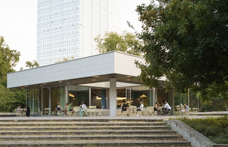 Bistrô Ferdinand / Grau Architects + studeny architects + Peter Stec - Fotografia de Exterior