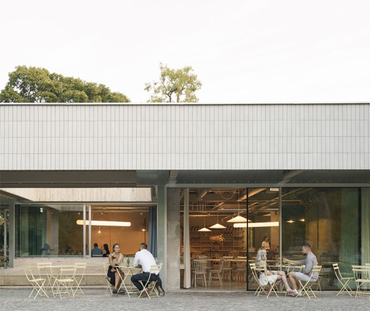 Bistro Ferdinand / Grau Architects + studeny architects + Peter Stec - Exterior Photography