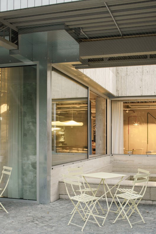 Bistro Ferdinand / Grau Architects + studeny architects + Peter Stec - Interior Photography, Wood, Glass