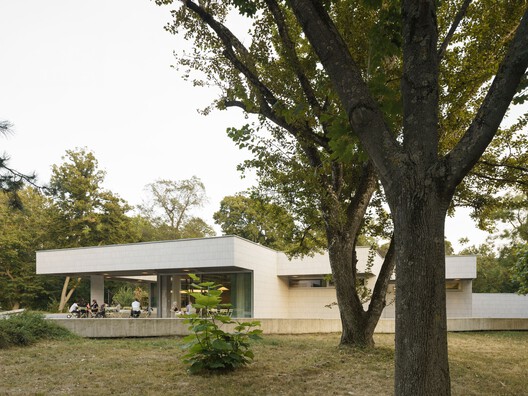 Bistro Ferdinand / Grau Architects + studeny architects + Peter Stec - Exterior Photography