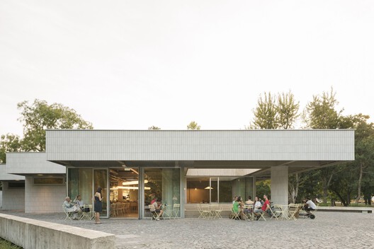 Bistro Ferdinand / Grau Architects + studeny architects + Peter Stec - Exterior Photography, Concrete