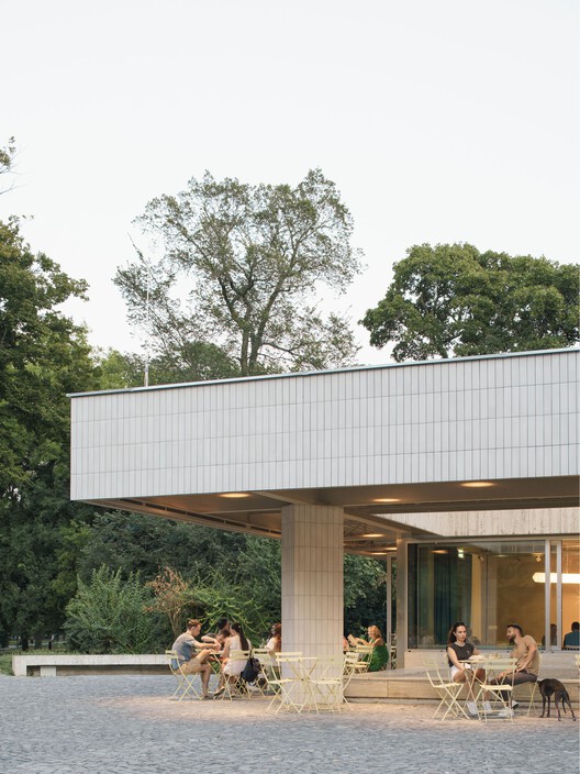 Bistro Ferdinand / Grau Architects + studeny architects + Peter Stec - Exterior Photography