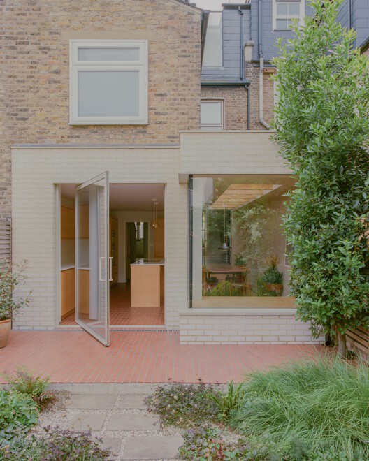 Denmark Hill / TYPE - Exterior Photography, Door, Brick, Concrete