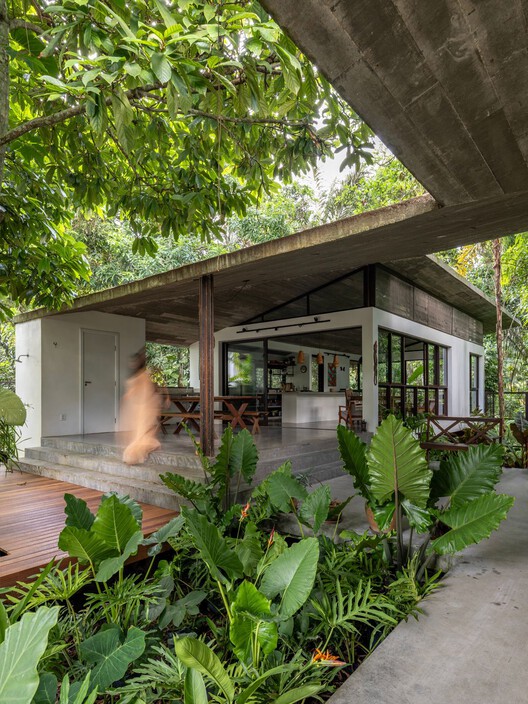 Casa Cajuí / Laurent Troost Architectures - Imagem 5 de 37