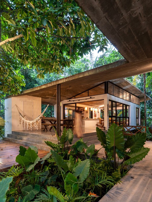 Casa Cajuí / Laurent Troost Architectures - Imagem 20 de 37