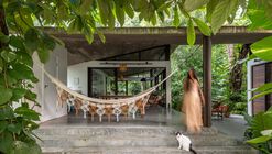 Cajuí House / Laurent Troost Architectures