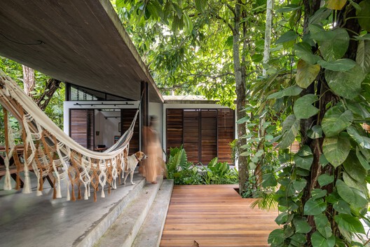 Casa Cajuí / Laurent Troost Architectures - Imagem 12 de 37