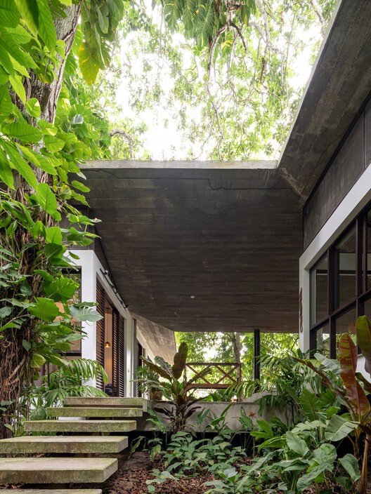 Casa Cajuí / Laurent Troost Architectures - Imagem 9 de 37