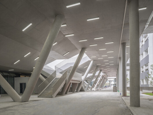 Library of the High School Affiliated to Nanjing Normal University, Xiaozhuang Campus / Atelier FCJZ Library of the High School Affiliated to Nanjing Normal University, Xiaozhuang Campus / Atelier FCJZ - Image 7 of 39