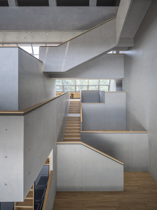 Library of the High School Affiliated to Nanjing Normal University, Xiaozhuang Campus / Atelier FCJZ Library of the High School Affiliated to Nanjing Normal University, Xiaozhuang Campus / Atelier FCJZ - Image 9 of 39