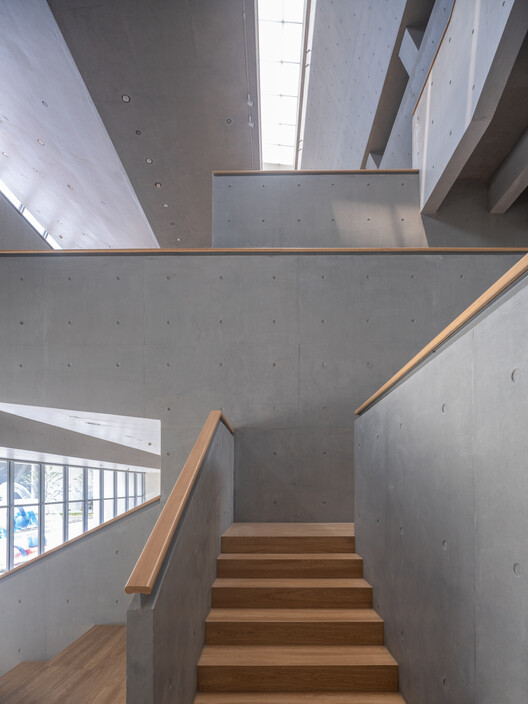 Library of the High School Affiliated to Nanjing Normal University, Xiaozhuang Campus / Atelier FCJZ Library of the High School Affiliated to Nanjing Normal University, Xiaozhuang Campus / Atelier FCJZ - Interior Photography, Stairs, Wood