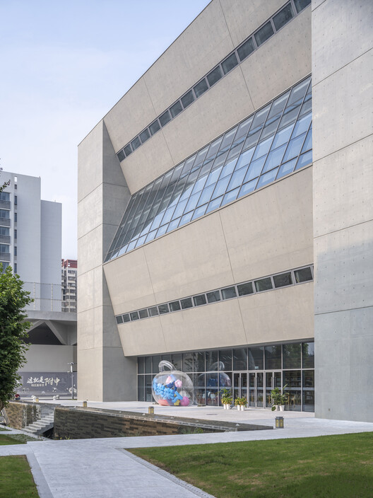 Library of the High School Affiliated to Nanjing Normal University, Xiaozhuang Campus / Atelier FCJZ Library of the High School Affiliated to Nanjing Normal University, Xiaozhuang Campus / Atelier FCJZ - Exterior Photography