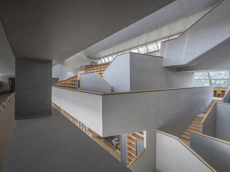 Library of the High School Affiliated to Nanjing Normal University, Xiaozhuang Campus / Atelier FCJZ - High School