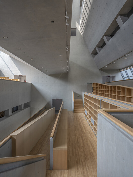 Library of the High School Affiliated to Nanjing Normal University, Xiaozhuang Campus / Atelier FCJZ Library of the High School Affiliated to Nanjing Normal University, Xiaozhuang Campus / Atelier FCJZ - Image 17 of 39
