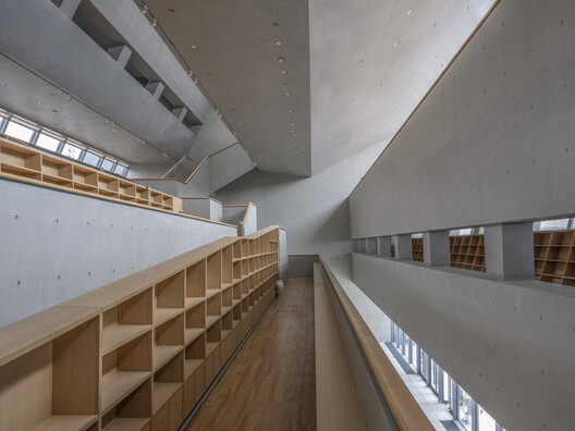 Library of the High School Affiliated to Nanjing Normal University, Xiaozhuang Campus / Atelier FCJZ Library of the High School Affiliated to Nanjing Normal University, Xiaozhuang Campus / Atelier FCJZ - Image 16 of 39