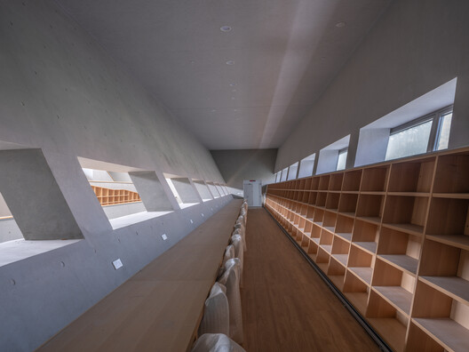Library of the High School Affiliated to Nanjing Normal University, Xiaozhuang Campus / Atelier FCJZ Library of the High School Affiliated to Nanjing Normal University, Xiaozhuang Campus / Atelier FCJZ - Interior Photography, Wood