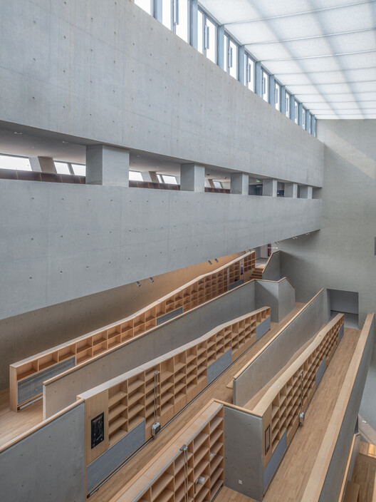 Library of the High School Affiliated to Nanjing Normal University, Xiaozhuang Campus / Atelier FCJZ Library of the High School Affiliated to Nanjing Normal University, Xiaozhuang Campus / Atelier FCJZ - Image 4 of 39