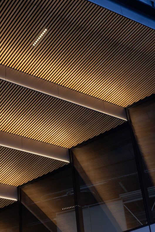 Lagunen II Shopping Center / BIOSIS - Interior Photography, Wood, Lighting