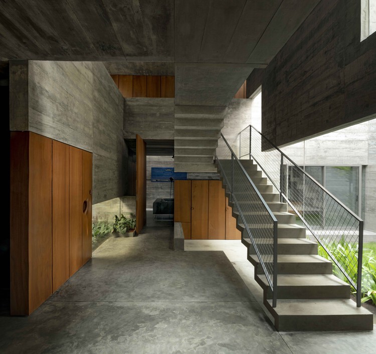 Casa Cortar, Doblar, Doblar, Jugar / Matharoo Associates - Imagen 2 de 24