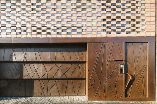 Converging Architectural Trends in 2025: Circularity, Biomaterials, and Carbon-Conscious Design Converging Architectural Trends in 2025: Circularity, Biomaterials, and Carbon-Conscious Design - Image 13 of 14