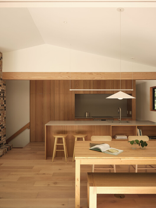 Residencia Saint-Ferréol Résidence / Jérôme Lapierre Architecte Residencia Saint-Ferréol Résidence / Jérôme Lapierre Architecte - Fotografía interior, Cocina, Madera, Mesas, Iluminación, Sillas