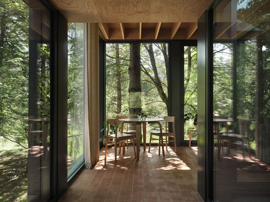 Residencia Saint-Ferréol Résidence / Jérôme Lapierre Architecte Residencia Saint-Ferréol Résidence / Jérôme Lapierre Architecte - Fotografía interior, Comedor, Madera, Bosque