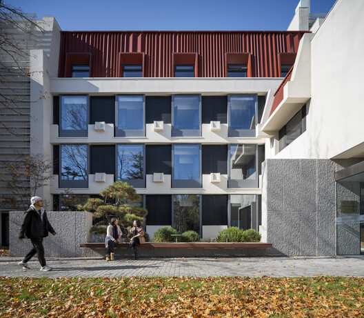 清华大学万科公共卫生与健康学院 / 王辉 | 都市实践 清华大学万科公共卫生与健康学院 / 王辉 | 都市实践 - 建筑图, 表皮, 阳台