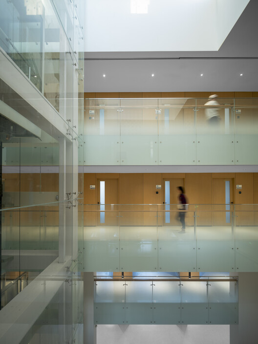 清华大学万科公共卫生与健康学院 / 王辉 | 都市实践 清华大学万科公共卫生与健康学院 / 王辉 | 都市实践 - 室内图, 厨房, 玻璃