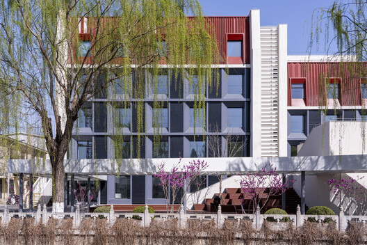 清华大学万科公共卫生与健康学院 / 王辉 | 都市实践 清华大学万科公共卫生与健康学院 / 王辉 | 都市实践 - 建筑图, 阳台