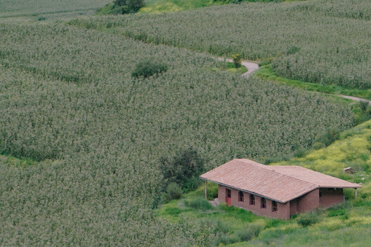 Centro Comunitario Quincho Bernarda / Taller MACAA (Misión de Arquitectura, Construcción y Arte en los Andes) Centro Comunitario Quincho Bernarda / Taller MACAA (Misión de Arquitectura, Construcción y Arte en los Andes) - Fotografía exterior