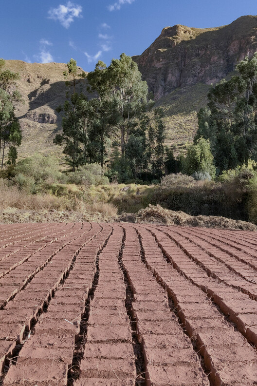 Centro Comunitario Quincho Bernarda / Taller MACAA (Misión de Arquitectura, Construcción y Arte en los Andes) Centro Comunitario Quincho Bernarda / Taller MACAA (Misión de Arquitectura, Construcción y Arte en los Andes) - Imagen 17 de 37