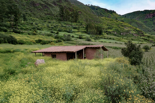 Centro Comunitario Quincho Bernarda / Taller MACAA (Misión de Arquitectura, Construcción y Arte en los Andes) Centro Comunitario Quincho Bernarda / Taller MACAA (Misión de Arquitectura, Construcción y Arte en los Andes) - Fotografía exterior