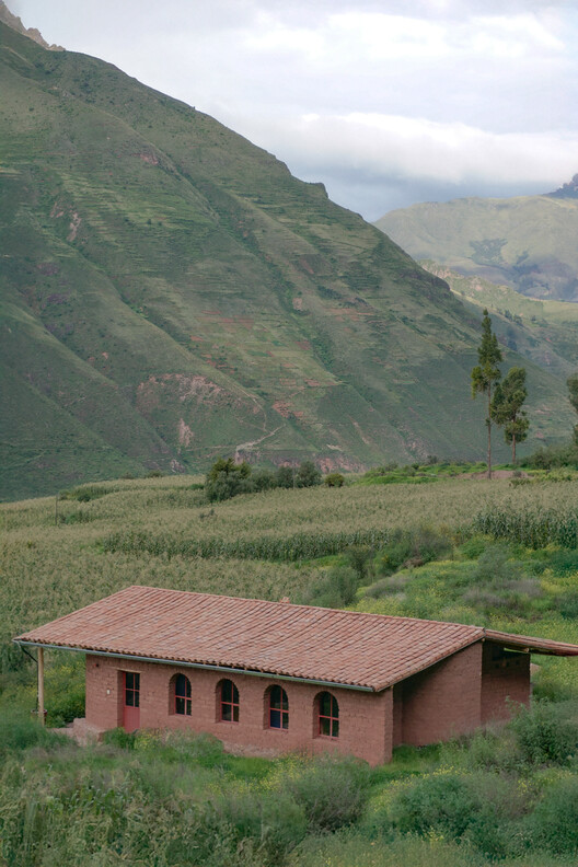 Centro Comunitario Quincho Bernarda/Taller MACAA (Misión de Arquitectura, Construcción y Arte en los Andes) - Fotografía de Exteriores