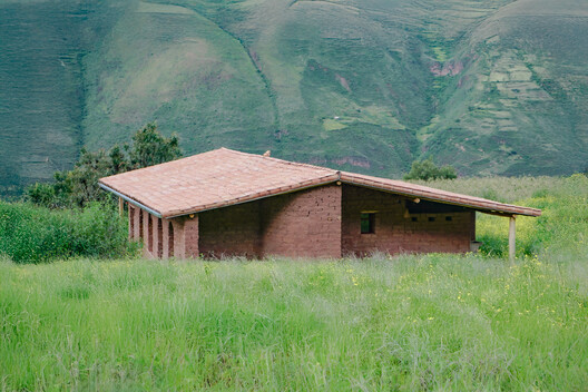Centro Comunitario Quincho Bernarda / Taller MACAA (Misión de Arquitectura, Construcción y Arte en los Andes) Centro Comunitario Quincho Bernarda / Taller MACAA (Misión de Arquitectura, Construcción y Arte en los Andes) - Fotografía exterior