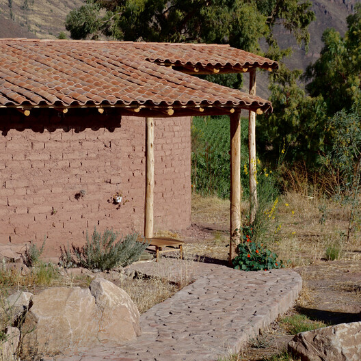 Centro Comunitario Quincho Bernarda / Taller MACAA (Misión de Arquitectura, Construcción y Arte en los Andes) Centro Comunitario Quincho Bernarda / Taller MACAA (Misión de Arquitectura, Construcción y Arte en los Andes) - Imagen 2 de 37