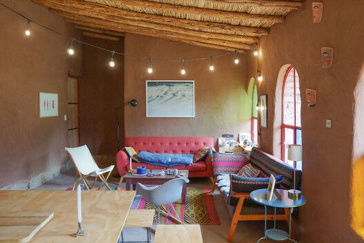 Centro Comunitario Quincho Bernarda / Taller MACAA (Misión de Arquitectura, Construcción y Arte en los Andes) Centro Comunitario Quincho Bernarda / Taller MACAA (Misión de Arquitectura, Construcción y Arte en los Andes) - Fotografía interior, Madera, Sillas