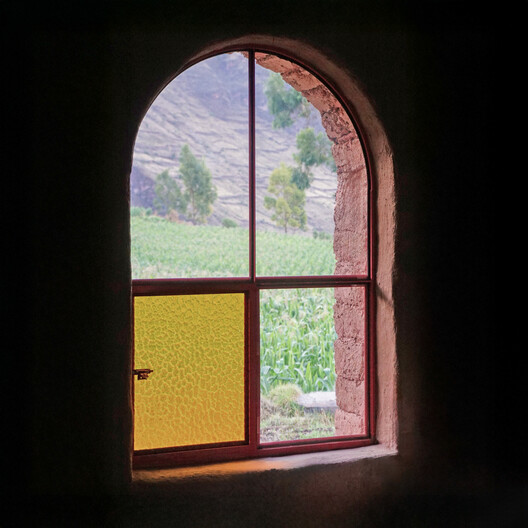 Centro Comunitario Quincho Bernarda / Taller MACAA (Misión de Arquitectura, Construcción y Arte en los Andes) Centro Comunitario Quincho Bernarda / Taller MACAA (Misión de Arquitectura, Construcción y Arte en los Andes) - Arco, Vidrio