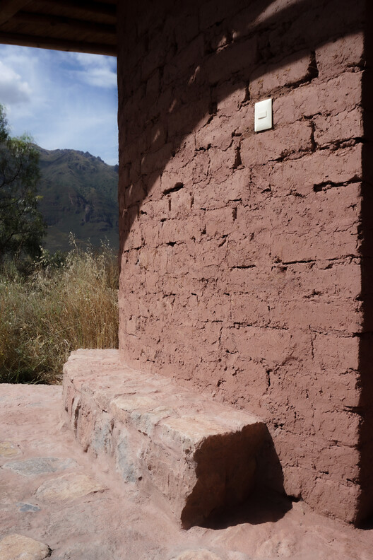 Centro Comunitario Quincho Bernarda / Estudio MACAA (Misión de Arquitectura, Construcción y Arte en los Andes) - Foto 3 de 37