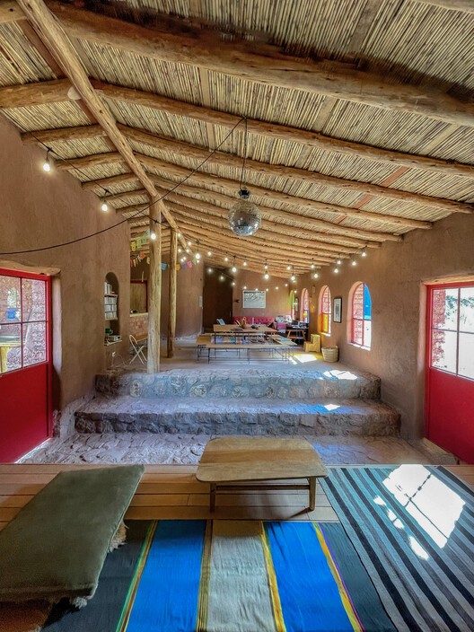 Centro Comunitario Quincho Bernarda / Taller MACAA (Misión de Arquitectura, Construcción y Arte en los Andes) Centro Comunitario Quincho Bernarda / Taller MACAA (Misión de Arquitectura, Construcción y Arte en los Andes) - Fotografía interior, Madera, Fijación Vigas