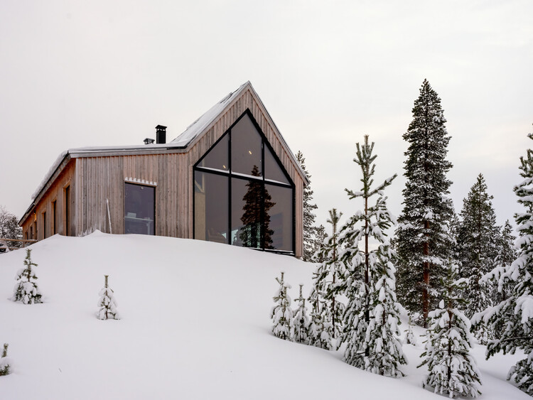 House on a Hill / Pirinen Salo Oy - Exterior Photography, Houses