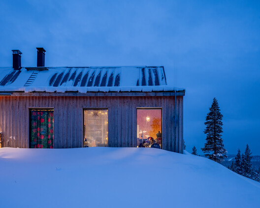 House on a Hill / Pirinen Salo Oy House on a Hill / Pirinen Salo Oy - Exterior Photography, Wood