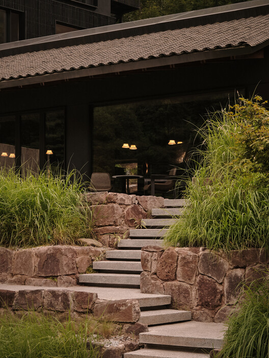 ZOLAND·Emei, Resort  / Studio J. Bridgland - Exterior Photography, Wood, Garden