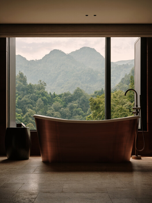 ZOLAND·Emei, Resort  / Studio J. Bridgland - Interior Photography, Bathtub