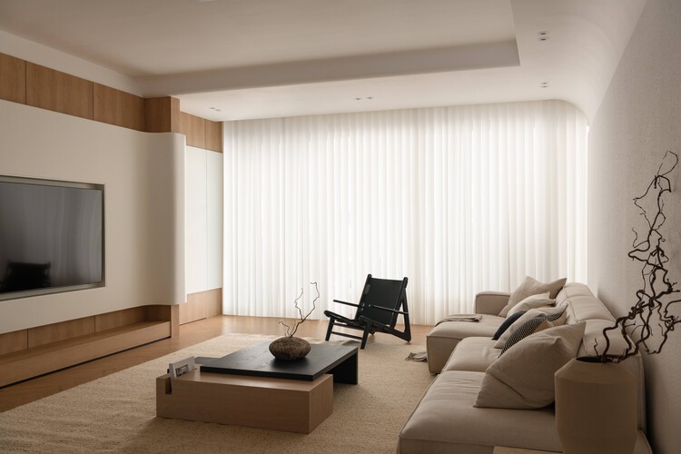 Sorairo Apartment / J HOUS STUDIO - Interior Photography, Living Room, Wood, Sofa, Lighting